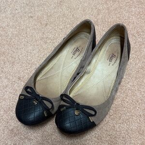 Chic Two-Tone Ballet Flats